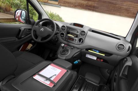 berlingo_2008_interieur_avant_0.jpg